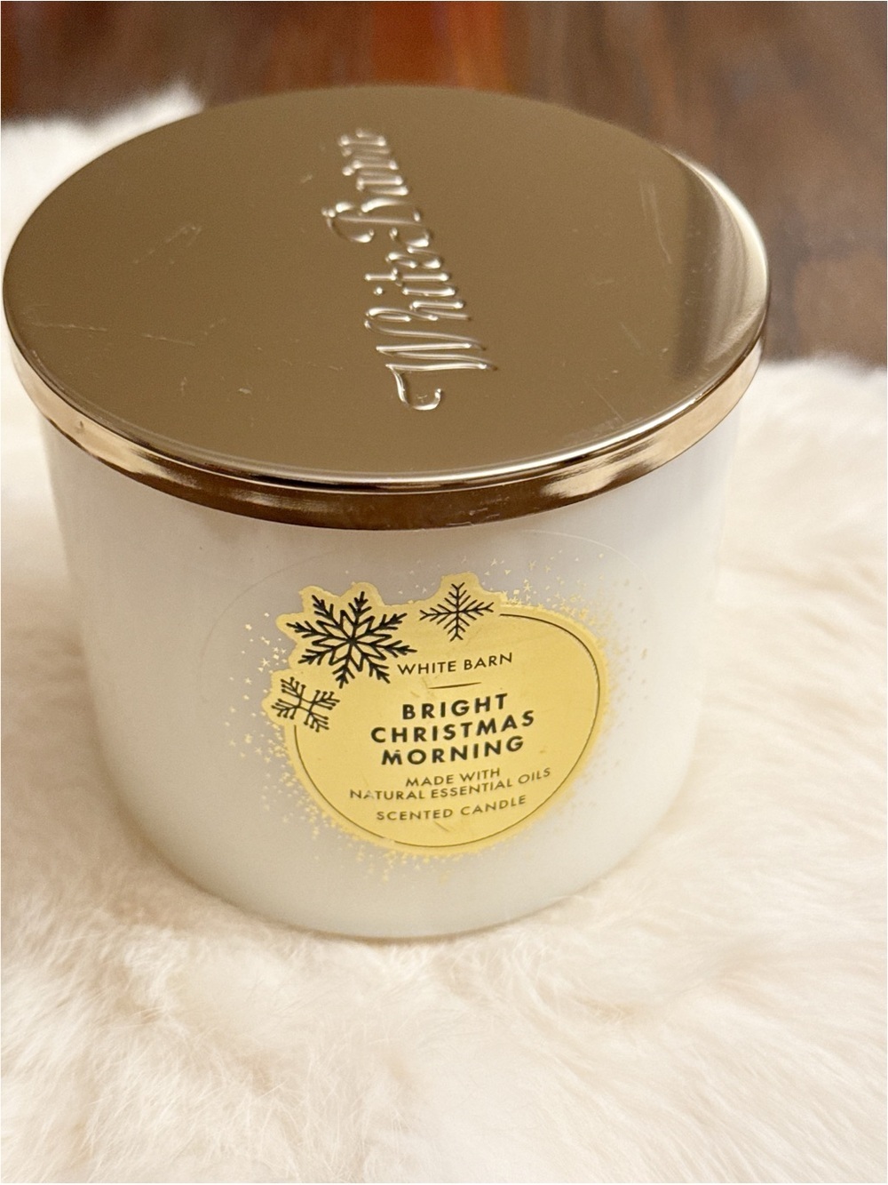 White Barn Bright Christmas Morning Candle — White and Gold New